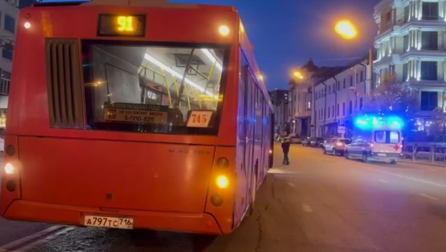 Конфликт на улице Пушкина: два автобуса не поделили дорогу