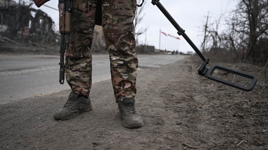Жалости не имеют: украинские боевики прячут мины в убитых животных