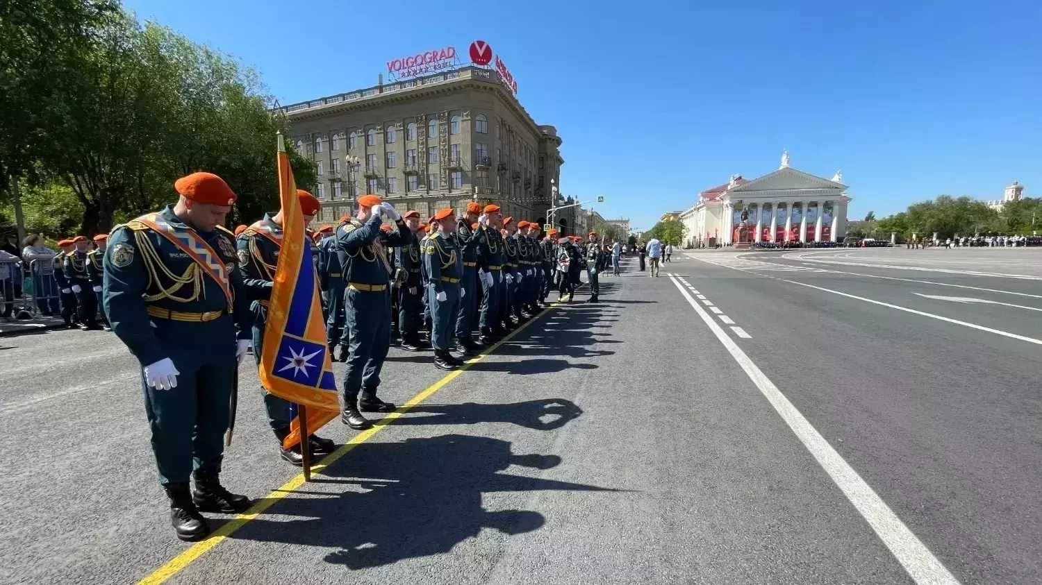 Парад в честь 79-й годовщины Победы начался на главной площади Волгограда